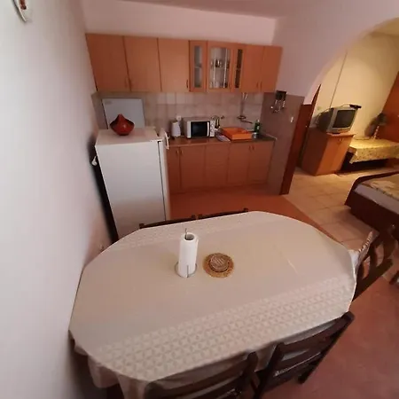 14681a Apartment *
